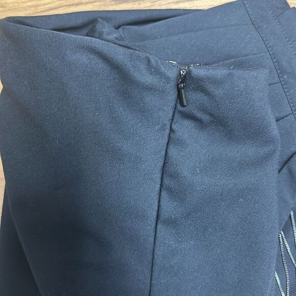 BEBE Black Side Ruched Mini Skirt with Chain Details. Sz 2 - Picture 10 of 14